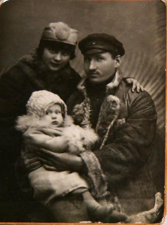 Ефремов с семьей.1924 г